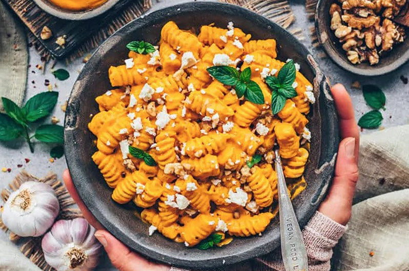 Veganski fusilli s kremastim pireom od bundeve i indijskih oraščića